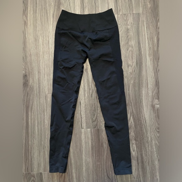 *SOLD* AUROLA leggings - Picture 3 of 3